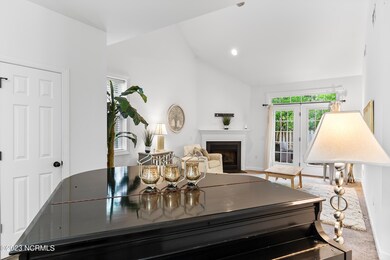 5006CarletonDr12 - 13