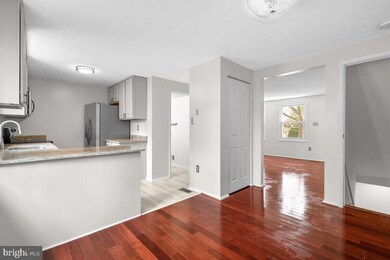 19028 Partridge Wood Dr, Germantown, MD 20874 - photo 7