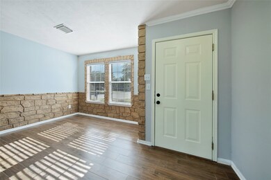 10327 Hinesburg Ct, Houston, TX 77075 - photo 5