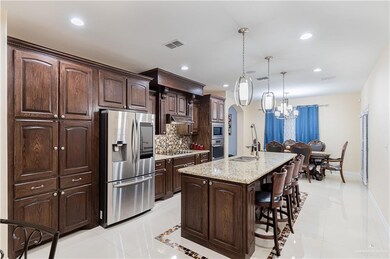 838 N 7 1 2 St, Alamo, TX 78516 - photo 5