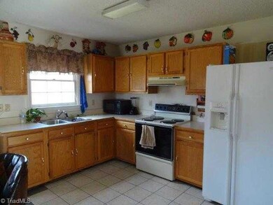 309 E Bailey St, Asheboro, NC 27203 - photo 3