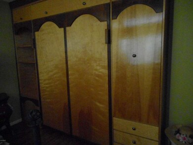 MURPHY BED 2 BEDROOM