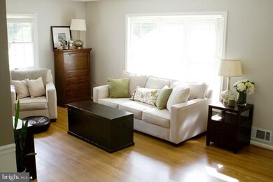 404 Marshall Rd SW, Vienna, VA 22180 - photo 5