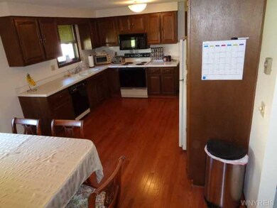 Kitchen hardwood floors appliances included