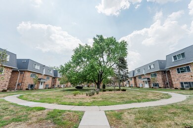 10106 Holly Ln unit 2S, Des Plaines, IL 60016 - photo 3