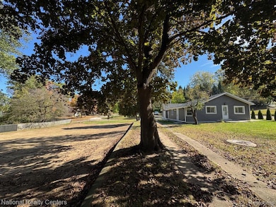 4915 Clarkston Rd, Clarkston, MI 48348 - photo 7