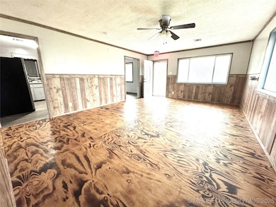 110 NW 3rd St, Checotah, OK 74426 - photo 6