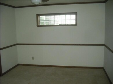 5483 Bradbury Ln, Columbus, OH 43232 - photo 5