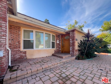 15424 Camarillo St, Sherman Oaks, CA 91403 - photo 2