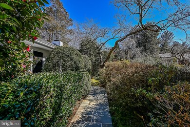 963 Saigon Rd, McLean, VA 22102 - photo 4