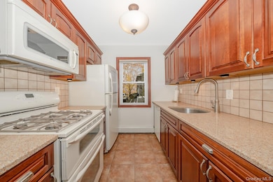 20 Toehee Place unit 1B, Islip, NY 11751 - photo 4