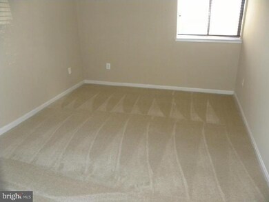 9745 Kings Crown Ct unit 2, Fairfax, VA 22031 - photo 5