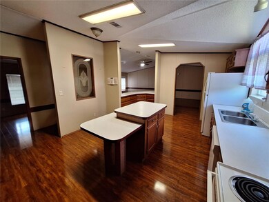 3325 Drum Rd, Zephyrhills, FL 33541 - photo 6