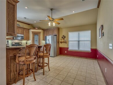 2604 SE 11th St, Moore, OK 73160 - photo 5