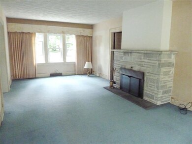 Living Room New windows in the front and back brin