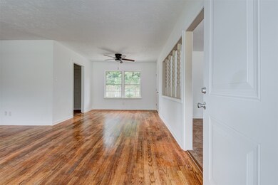 10209 Rockaway Dr, Houston, TX 77016 - photo 5