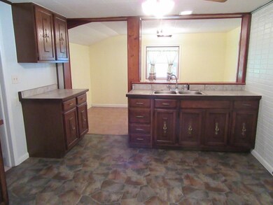 1824 Clifford Dr, Erie, PA 16505 - photo 3