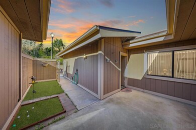 29809 Circle r Creek Ln, Escondido, CA 92026 - photo 4