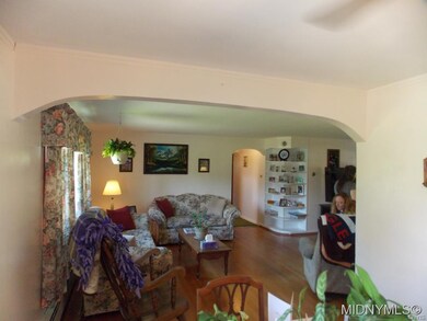 Dining area into livingroom