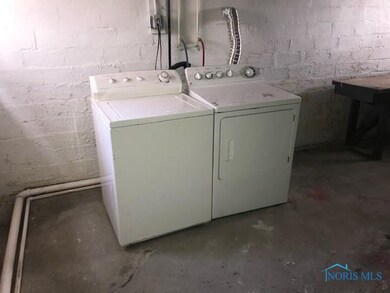 2046 Mansfield Rd, Toledo, OH 43613 - photo 2