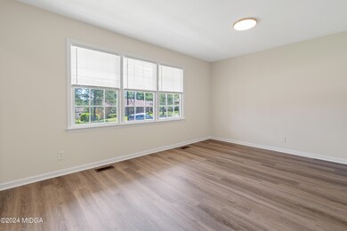 3028 Armstrong Dr-06502
