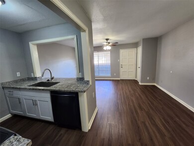 4500 Sherwood Ln unit 10, Houston, TX 77092 - photo 2