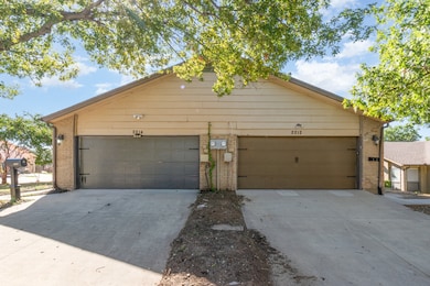 2212 Heritage Cir, Carrollton, TX 75006 - photo 3