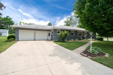 627 S Locust St, Wayland, MI 49348-1