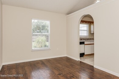 004-photo-dining-room-11396234