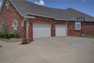 2209 NE 15th St, Moore, OK 73160 - photo 4