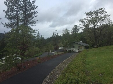 740 Manzanita Dr, Rogue River, OR 97537 - photo 3