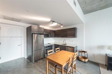 Centro unit 1709, Miami, FL 33131 - photo 4