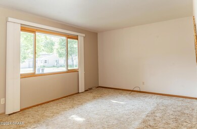 1906 S 19th St, Grand Forks, ND 58201 - photo 4