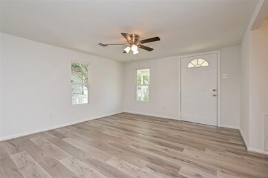 330 Plymouth St, Houston, TX 77022 - photo 5
