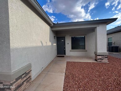 14904 Jerry Armstrong Ct, El Paso, TX 79938 - photo 3