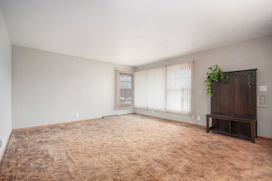 unlisted-address, Sycamore, IL 60178 - photo 4