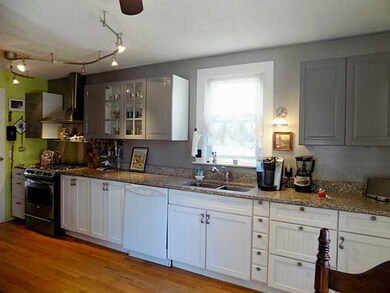 Kitchen. Beautiful kitchen w/ss appliances and gas