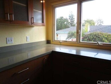 Glistening and Sleek Quartz Counter Top