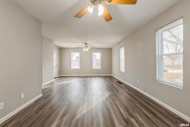 514 W 17th St, Davenport, IA 52803 - photo 3