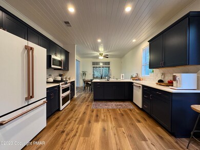 574 Pinecrest Dr, Pocono Pines, PA 18350 - photo 4