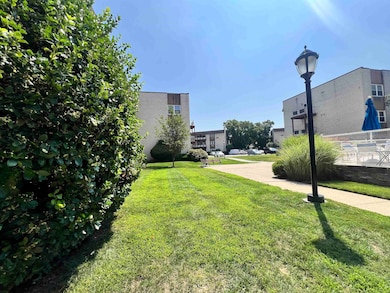 Waterside Condominiums unit D5, Edgewater, NJ 07020 - photo 3