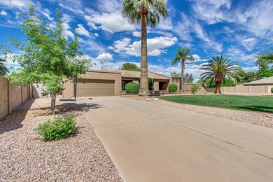 1906 E Vaughn St driveway