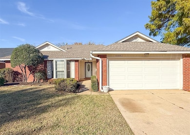 10041 Aberdeen Ln, Yukon, OK 73099 - photo 2