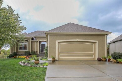 1524 Ventnor Ln, Raymore, MO 64083 - photo 2