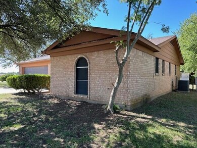 1901 Armstrong St, Cleburne, TX 76033 - photo 3