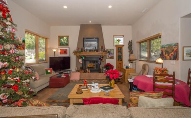 004_Living Room