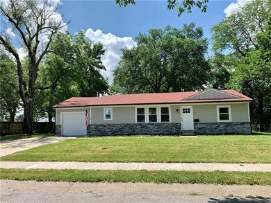 704 NW B St, Blue Springs, MO 64015 - photo 3