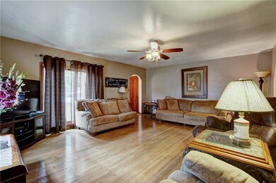 805 N Broad St, Guthrie, OK 73044 - photo 7