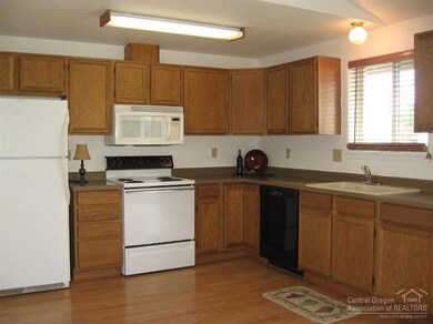 2132 SW 33rd St, Redmond, OR 97756 - photo 4