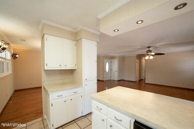 06_207SHORELINEDREAST_2006_LowRes